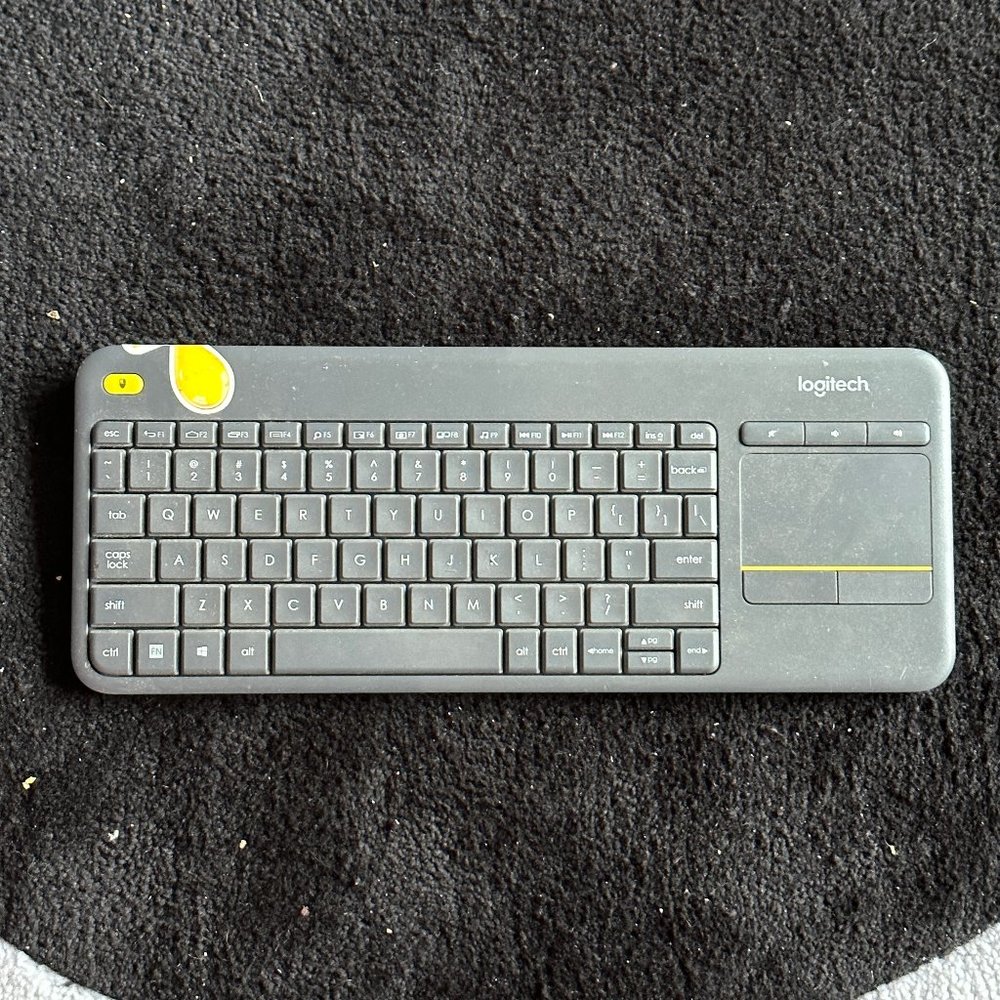 Logitech Wireless Keyboard k400 with Keypad Grey (AAA Batteries Required)
